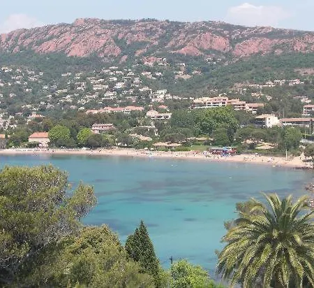 Renove Avec Terrasse St Raphael Holiday home *